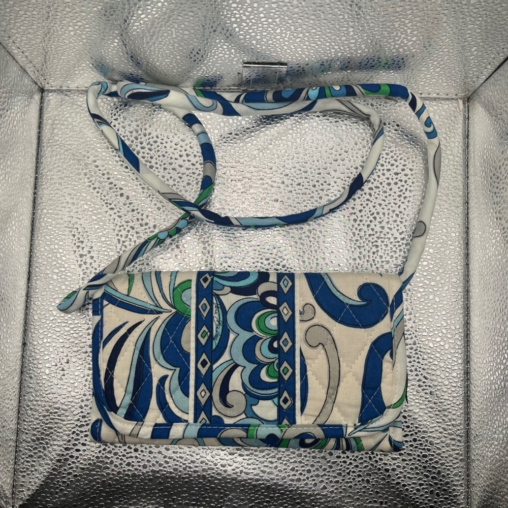 Vera‎ Bradley Quilted Crossbody Wallet Purse in Blue Bayou Pattern